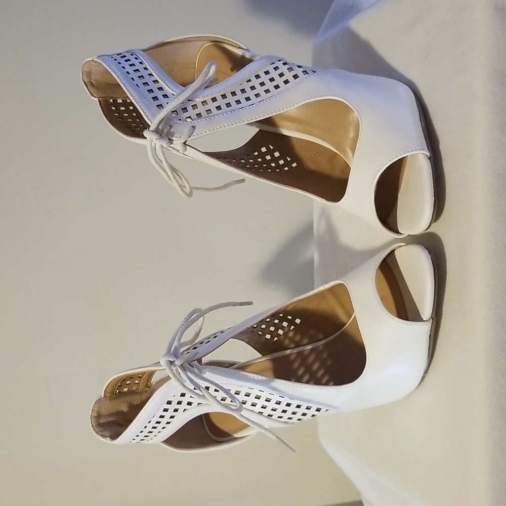 Yoki White Peep Toe Heels